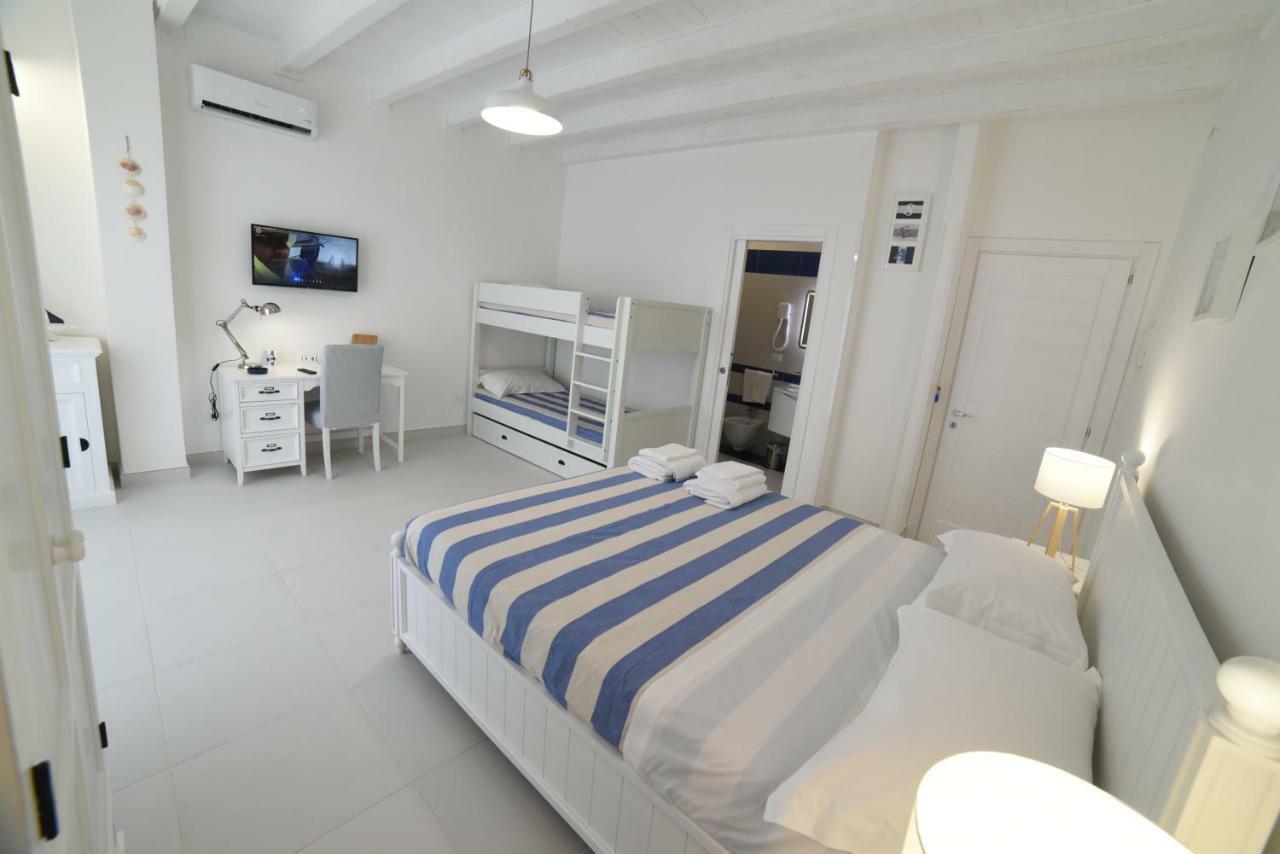 Latino Rent Room B&B Vista Mare Порто-Чезарео Екстер'єр фото