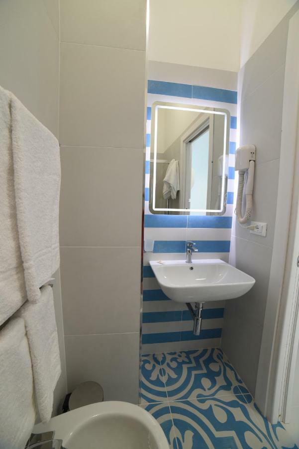 Latino Rent Room B&B Vista Mare Порто-Чезарео Екстер'єр фото